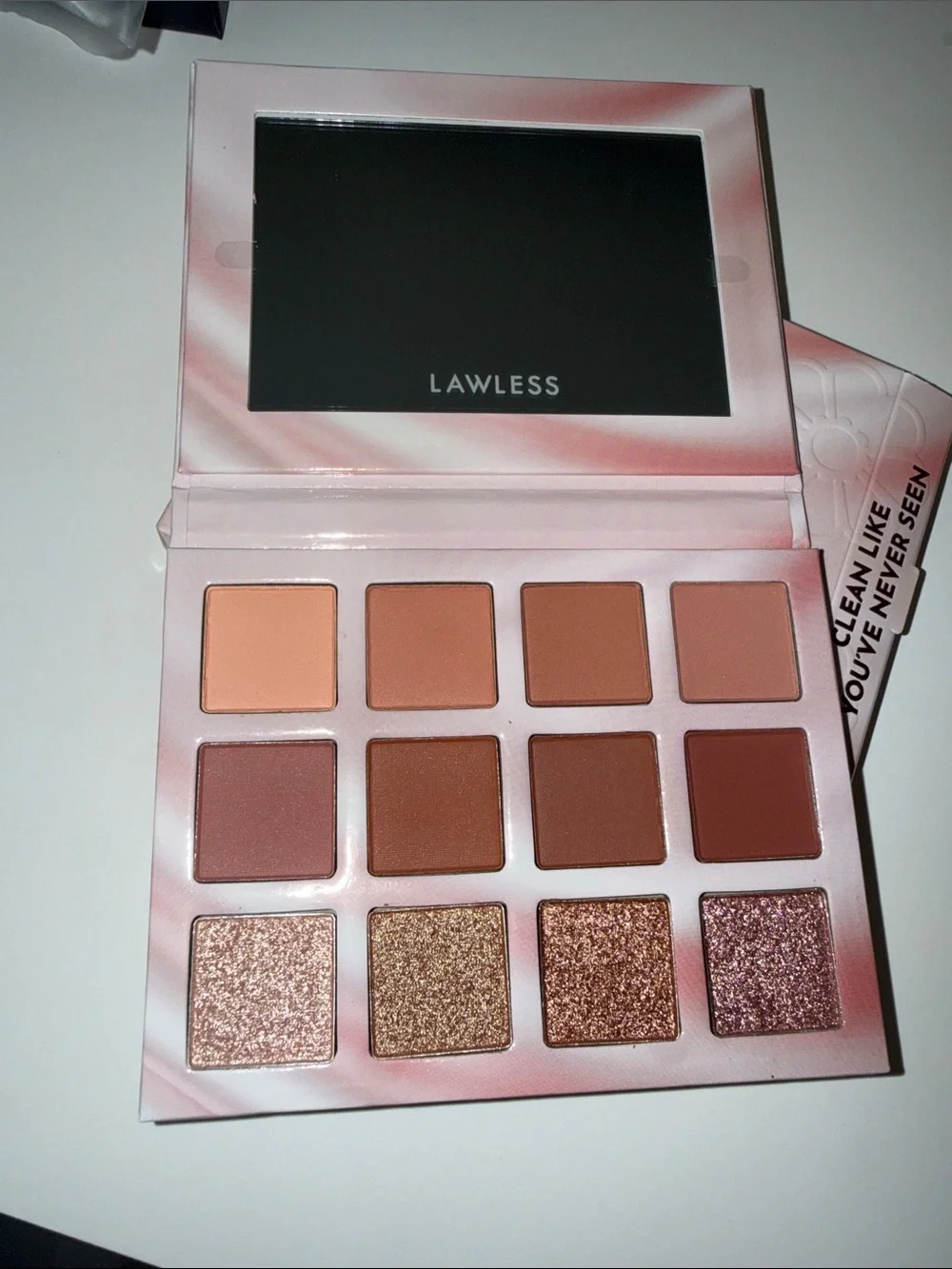 NEW Lawless The Dreamy Daisy Eyeshadow Palette NIB 12 Romantic Glam Shades